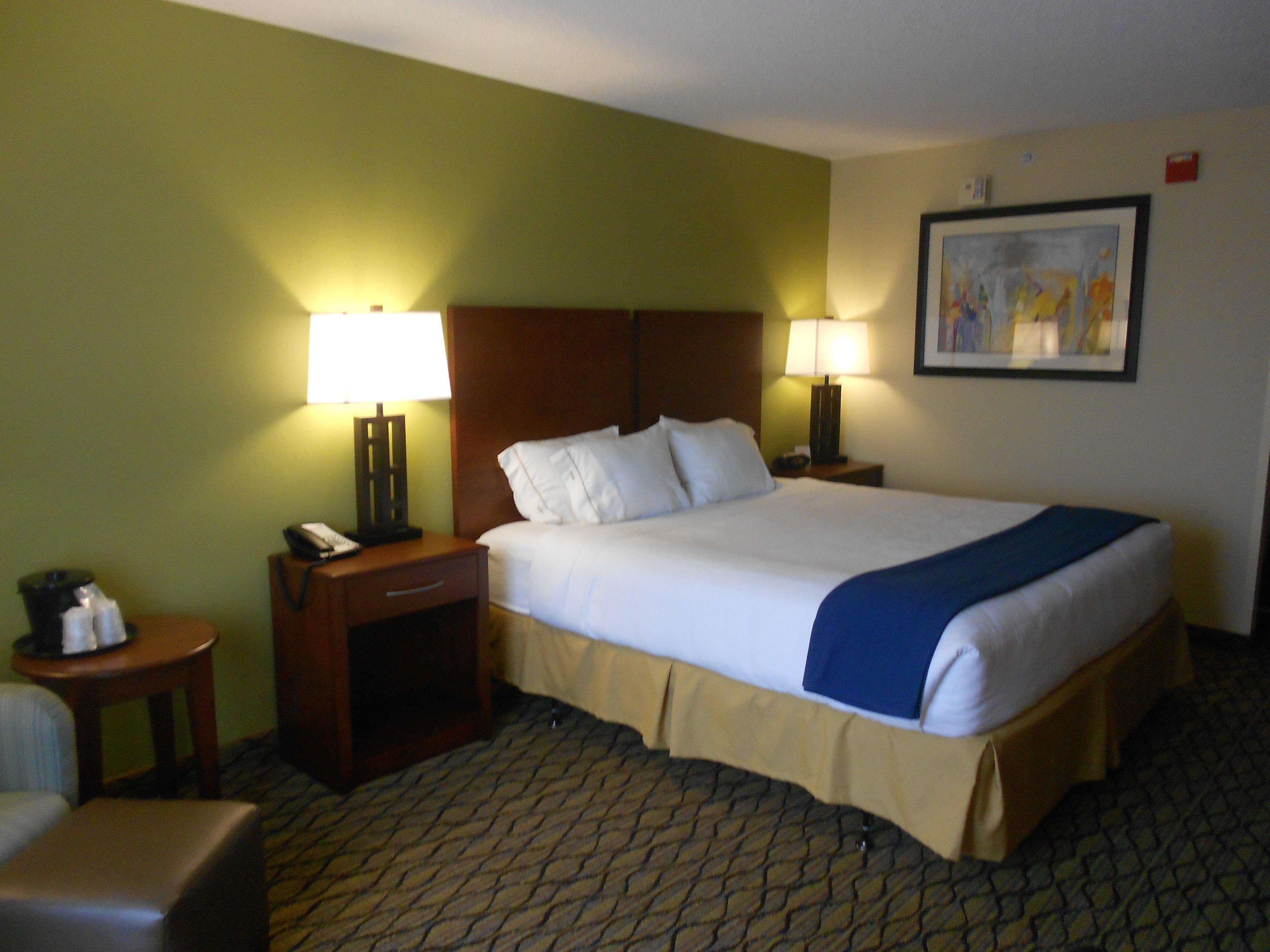 Holiday Inn Express Hotel & Suites Lancaster Room photo