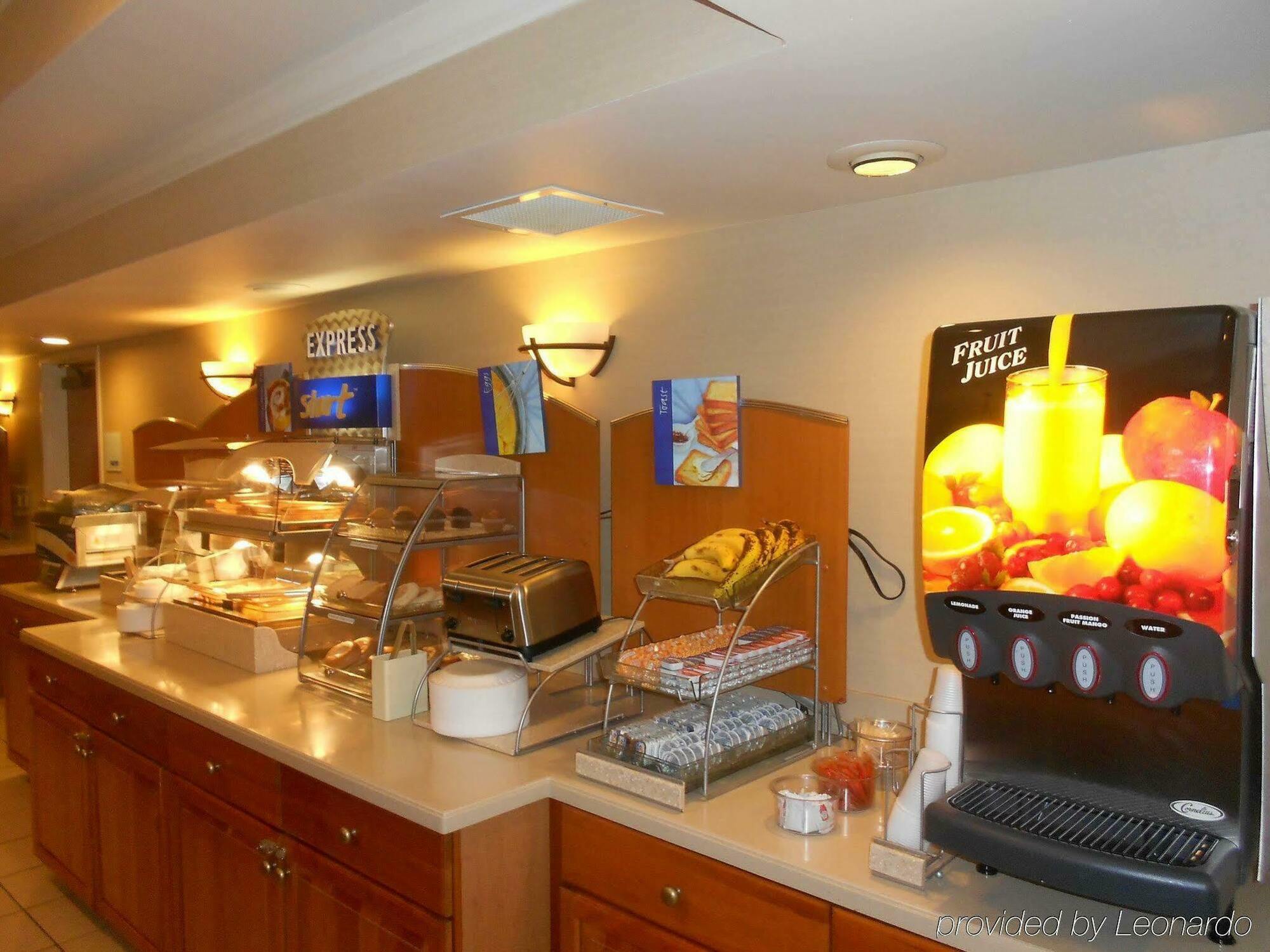 Holiday Inn Express Hotel & Suites Lancaster Restaurant photo